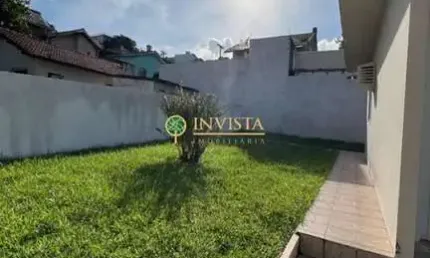 À venda em Capoeiras! 3 quartos, espaço gourmet com churrasqueira e 1 vaga de garagem.