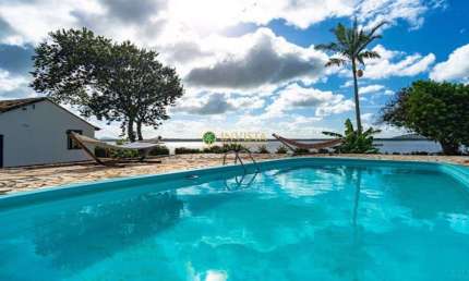 À venda na Lagoa da Conceição! 5.400m², pé na Areia.