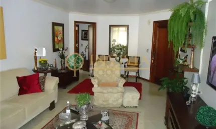 Mobiliado, 2 sacadas, 3 suítes e 2 vagas de garagem - á venda no centro de florianópolis