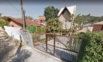 À venda | 117m² de área construída, 3 pavimentos, 2 quartos e área externa - Lagoa da Conceição, em Florianópolis.