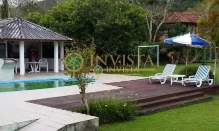 À venda | 8.400m², piscina privativa, quiosque com churrasqueira, campo de futebol e 3 quartos - ratones, florianópolis.