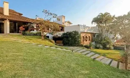 Casa com 3 quartos à venda no centro de florianópolis.