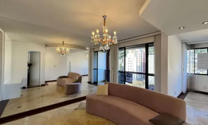 À venda | 120 m², 3 quartos, Semi mobiliado e 2 vagas de garagem - Av. Hercílio Luz, Centro de Florianópolis.