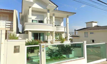 Alto padrão no bairro itaguaçu! piscina, hidromassagem, 4 quartos, vista mar, 505m² e 7 vagas de garagem.