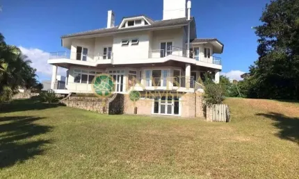 Alto padrão com vista mar, 4 suítes e dependência de empregada.