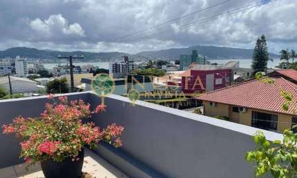Terraço com vista mar e churrasqueira, piscina, semi mobiliado e 5 quartos à venda em Coqueiros.