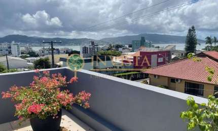 Terraço com vista mar e churrasqueira, piscina, semi mobiliado e 5 quartos à venda em Coqueiros.