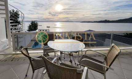 Casa de frente para o mar com 4 quartos no bairro João Paulo - Florianópolis/SC