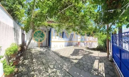 À venda na Praia do Campeche! Casa com 3 quartos em localização privilegiada.