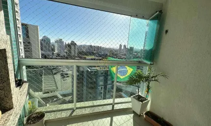Apartamento Aconchegante de 2 Dormitórios Semimobiliado no Centro de Itajaí