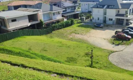 Lote à Venda no Condomínio Riverside: Seu Espaço para o Lar dos Sonhos!