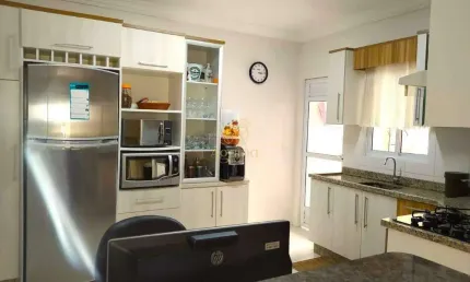 Apartamento diferenciado semi mobiliado, com 3 dormitórios, sendo 1 suíte, em excelente localização no bairro Dom Bosco
