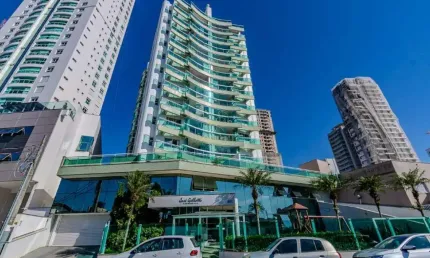 Apartamento de Luxo com Vista Deslumbrante para a Marina e o Mar em Itajaí