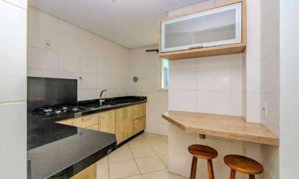 Apartamento semimobiliado 03 Dormitórios - Centro - Itajaí