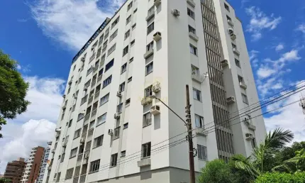 Apartamento reformado com 3 quartos e localização privilegiada no Centro de Itajaí