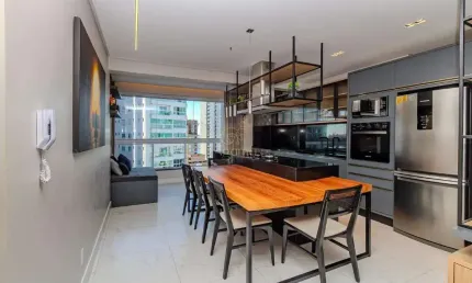 Moderno apartamento com 2 suítes, vista linda, sacada com churrasqueira e 2 vagas.