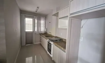 Apartamento Semimobiliado com 2 Vagas e Sacada Ampla no Dom Bosco