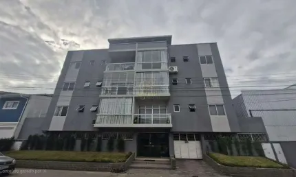 Apartamento Semimobiliado com 2 Vagas e Sacada Ampla no Dom Bosco