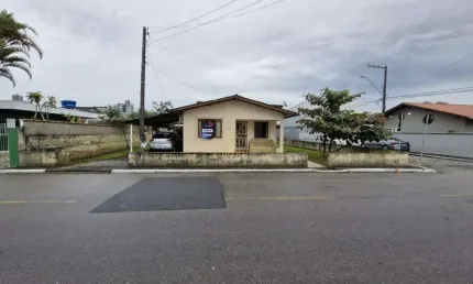 Terreno de 594 m² na parte alta do bairro cordeiros