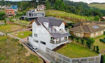 CASA COM 3 QUARTOS EM GRAMADO, Vale das Colinas, Gramado - RS