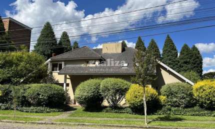 CASA EM CANELA COM TRÊS QUARTOS, Vila Suzana, Canela - RS