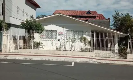 Casa com 3 quartos à venda na Rua 906, 630, Centro, Balneário Camboriú