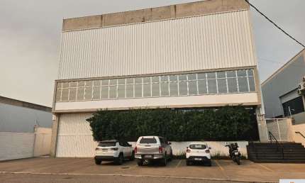 Galpão Industrial para Venda ou Locação em Itu-SP - Núcleo Industrial Jardim Porto Seguro: 1 Sala, 4 Banheiros, 6 Vagas, 1.129,24m²