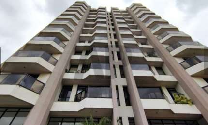 Apresentamos uma oportunidade imperdível de morar com conforto e estilo no Edifício Villa Di Ravenna. Este apartamento de 92m² de área útil