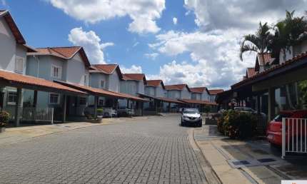 Casa de Luxo em Condomínio - 3 Quartos, 1 Suíte, 2 Salas, 2 Vagas de Garagem, 107m² - Itu-SP, Parque Residencial Presidente Médici.