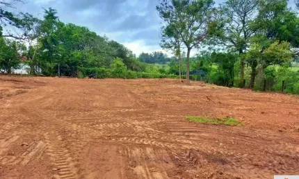 Terreno com 5.000 m² em uma ótima topografia, com uma casa de 120m² em um condomínio completo na cidade salto com quadra de tênis, piscina, salão de f