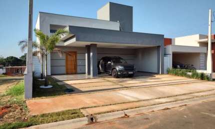 Vende-se um lindo sobrado em uma das melhores localizações do condomínio Lagos D?Icarai.