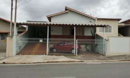 Casa residencial extremamente bem localizada, ao lado Av. Caetano Ruggieri