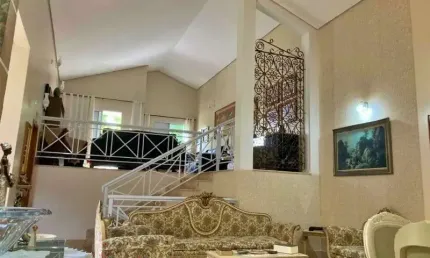 Bela  casa com três suítes , área de laser com piscina e churrasqueira