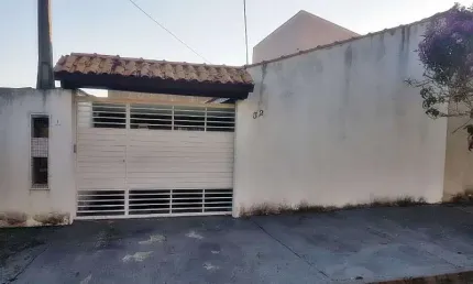 Excelente oportunidade no Potiguara - casa localizada em um terreno de esquina em área comercial/residencial - possui duas casas individuais