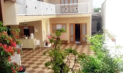 Linda casa em um dos mais bem localizado bairro da cidade a 2 minutos do shopping.