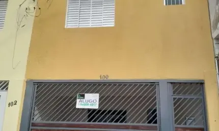 Sobrado de alto padrão para locação no Lauzane, São Paulo-SP: 3 quartos, 1 suíte, 2 salas, 4 banheiros, 2 vagas de garagem.