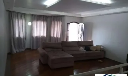 Excelente sobrado no Bairro dos Casa por R$ 750.000,00.