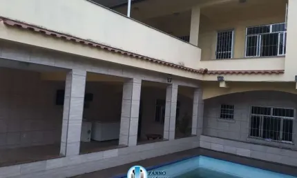 Casa de 1º Linha Próx Shopping Outlet Premium 2 suítes e piscinas