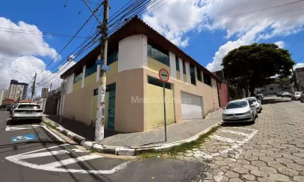 Casa com 3 dormitórios para alugar, 375 m² por R$ 5.855,53/mês - Centro - Sorocaba/SP