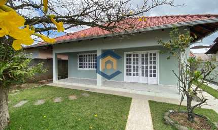 Linda Casa Averbada com 228m² a venda no bairro João Costa em Joinville / SC