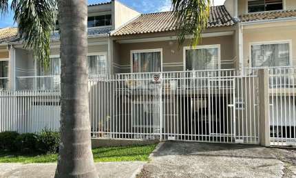 Sobrado à venda no bairro Bom Jesus - São José dos Pinhais/PR