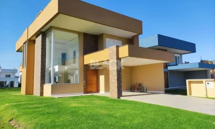 Casa de Alto Padrão em condomínio fechado em Torres RS.