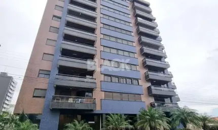 Apartamento com sacada aberta e vista para o mar em torres rs