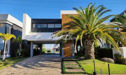 Casa mobiliada 4 suítes no Reserva das Águas Torres RS