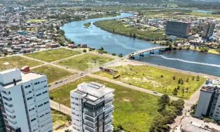 Apartamento no ibiza com pé direito duplo e sacada em torres rs