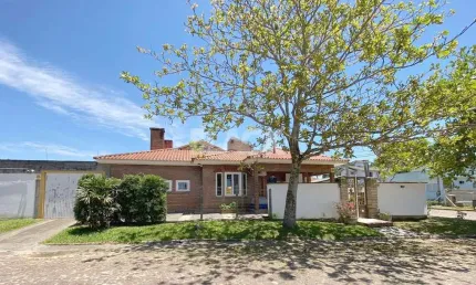 Casa com 3 quartos à venda na Presidente Tancredo Neves, 290, Centenário, Torres