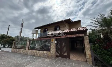 Casa à venda com ampla metragem próxima a Lagoa do Violão em Torres/RS