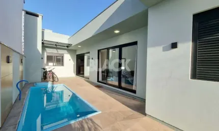 Casa com piscina no Morada das Palmeiras em Torres RS