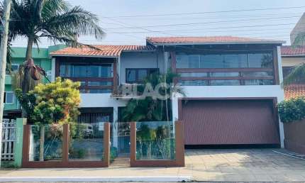 Casa de 04 dormitórios para locação | Centro em Torres, RS