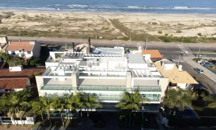 Apartamento com 03 quartos na quadra do mar em Torres RS